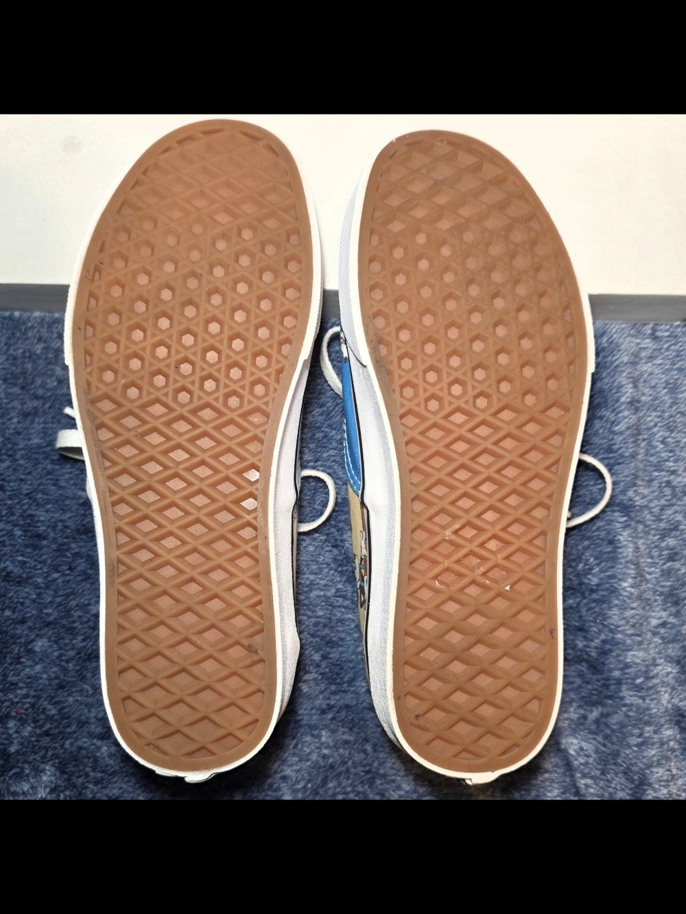 Disney x Vans Authentic 'Mickey Mouse Aloha' sneakers - Picture 6 of 7